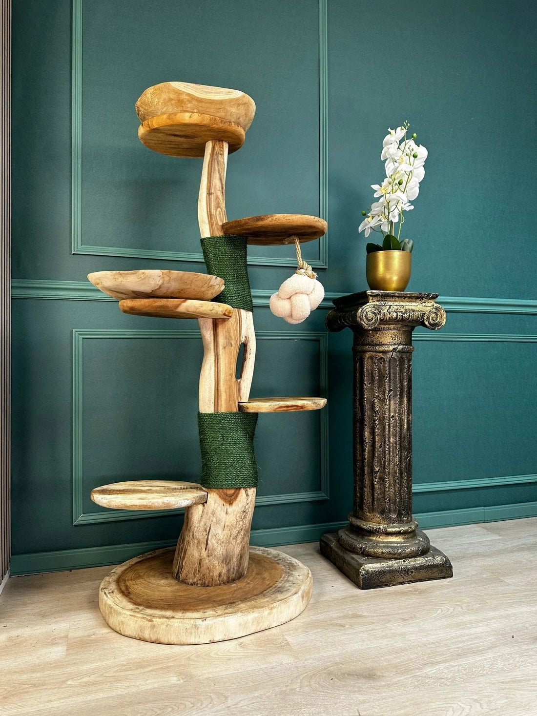 Complete Suar Houten Krabpaal met Groen Krabtouw, Schalen & Speeltje – 155 cm Hoog | Handgemaakt - TropiCasa.nl