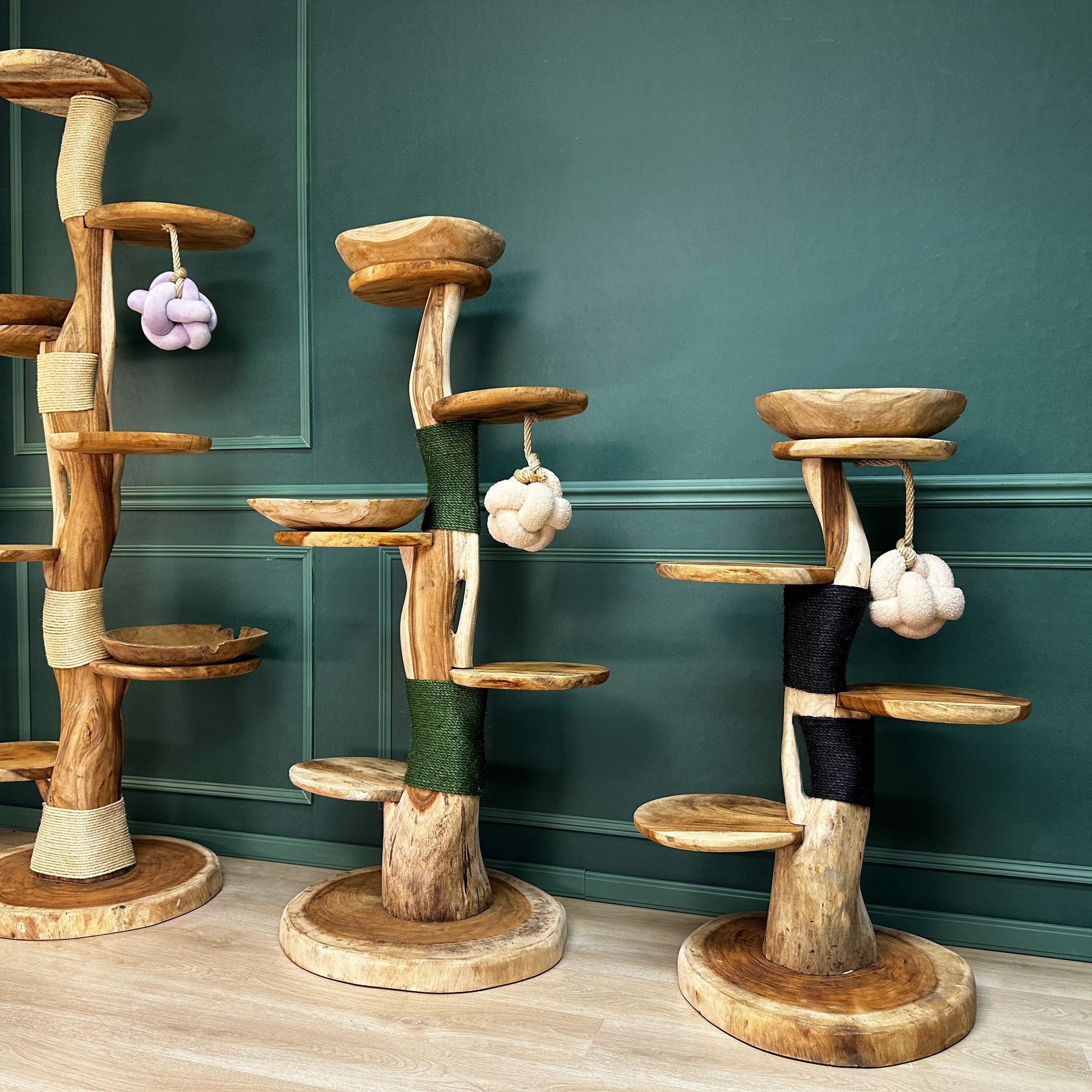Collectie van Houten Krabpalen 200 cm, 180 en 155 cm hoog met naturel, groen en zwart krabtouw.