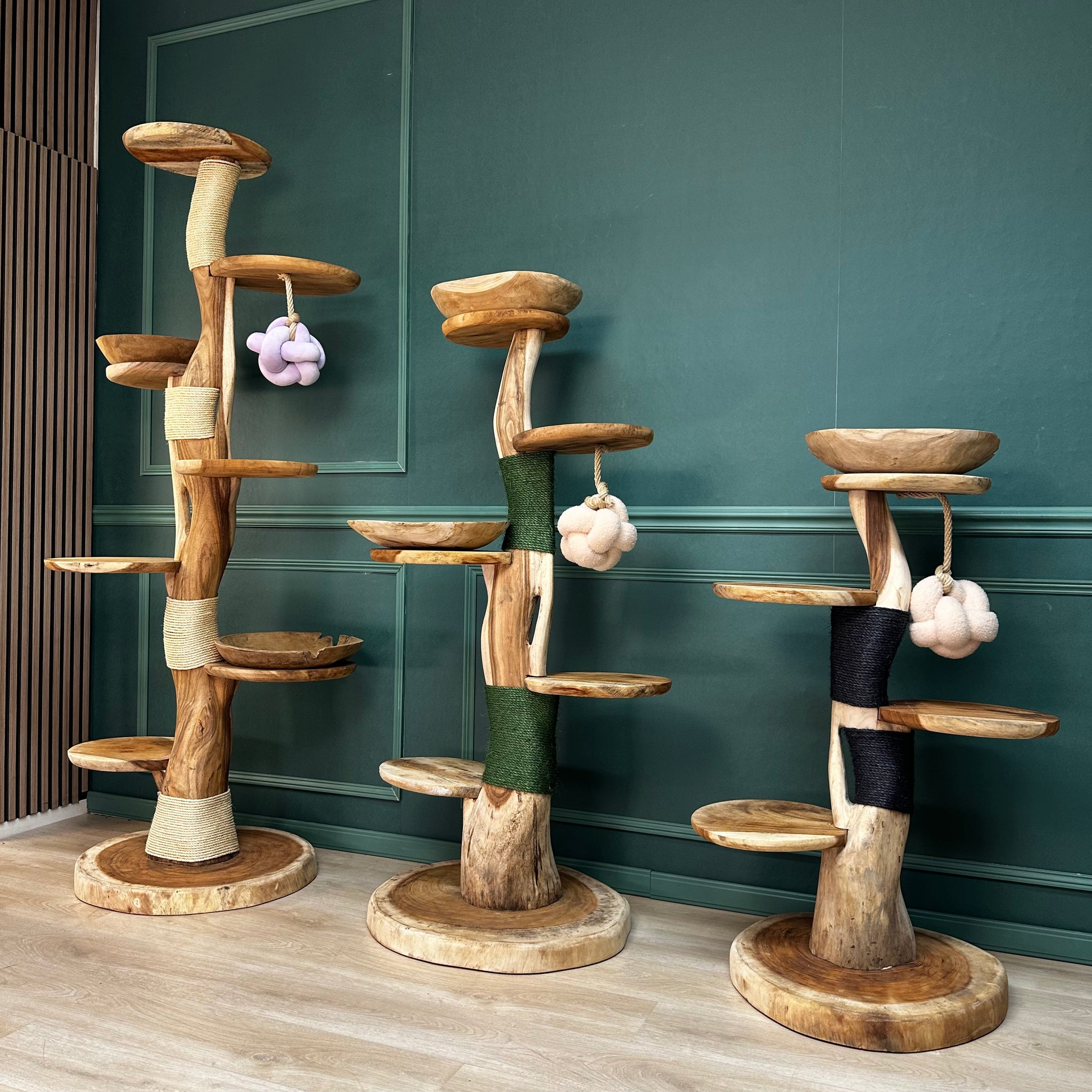 Collectie Krabpalen met kattenspeeltjes 200cm met wit touw en 2 schalen, 180 cm en groen touw, 155 cm en zwart touw